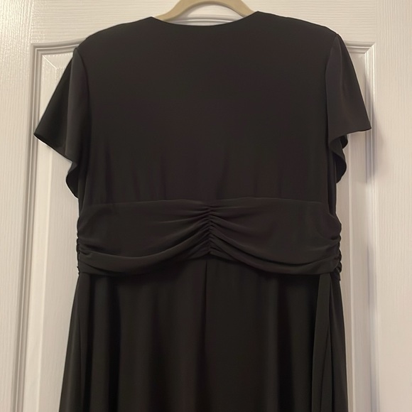 Jersey v-neck cap sleeve dress with ruched waist, a-line skirt - Picture 5 of 6